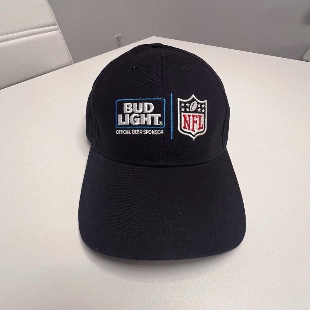 NEW NFL Bud Light Official
Sponsor Embroidered Snapback Cap
Trucker Football Hat